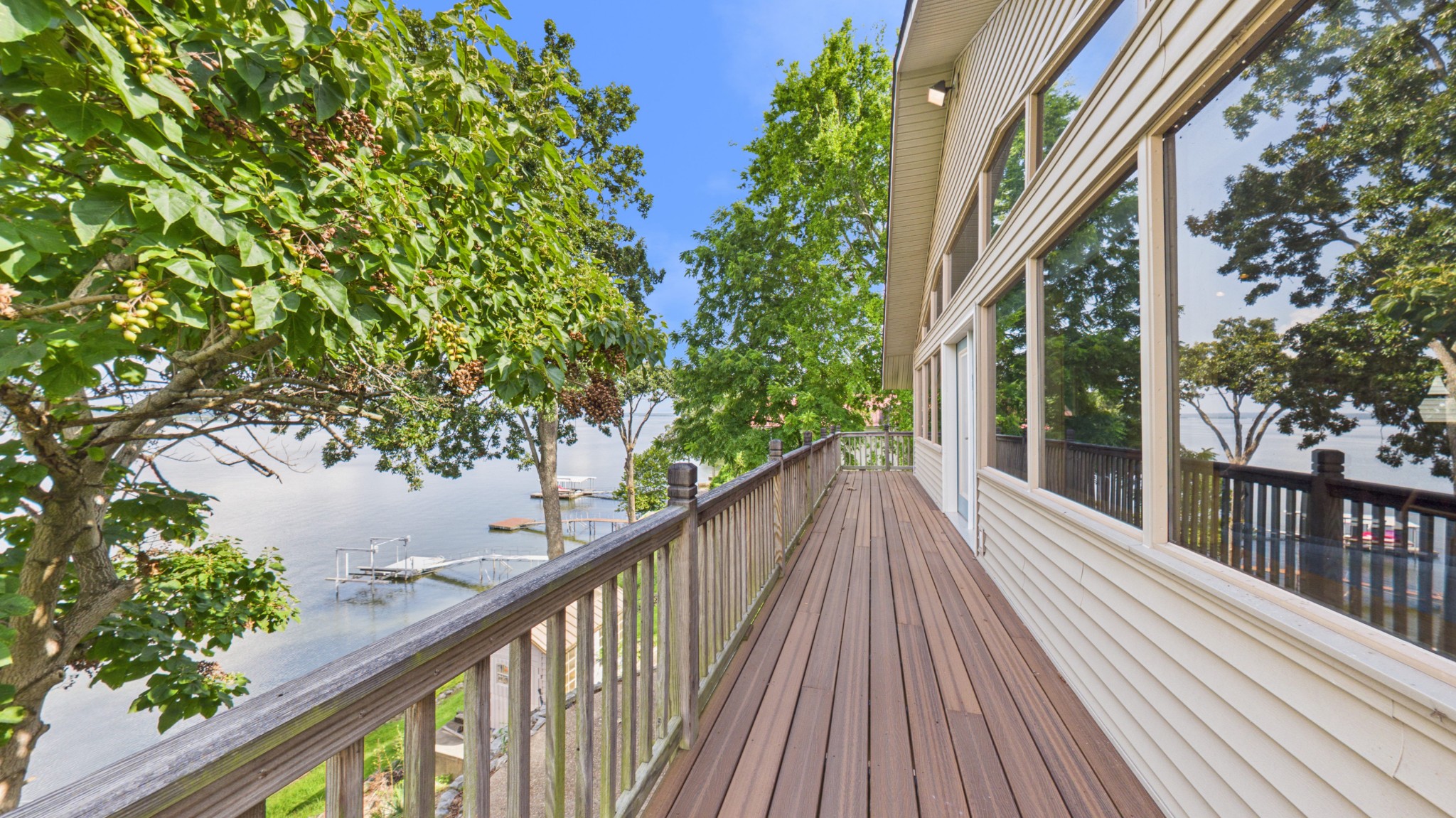 62 Lakeshore Dr