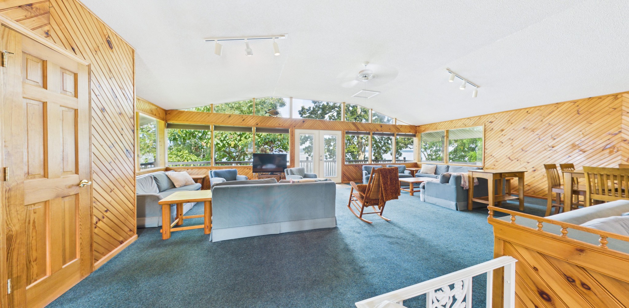 62 Lakeshore Dr