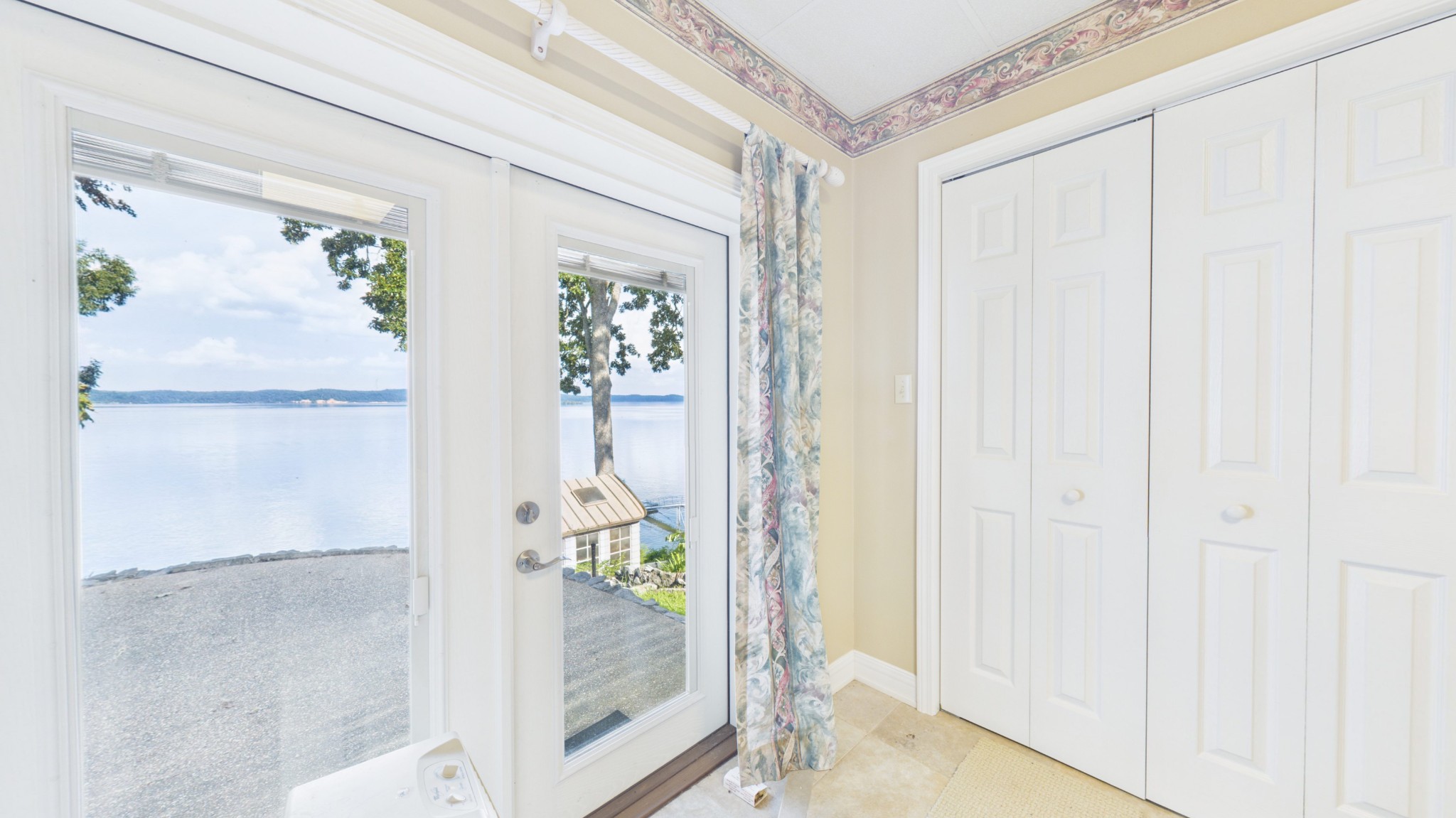 62 Lakeshore Dr