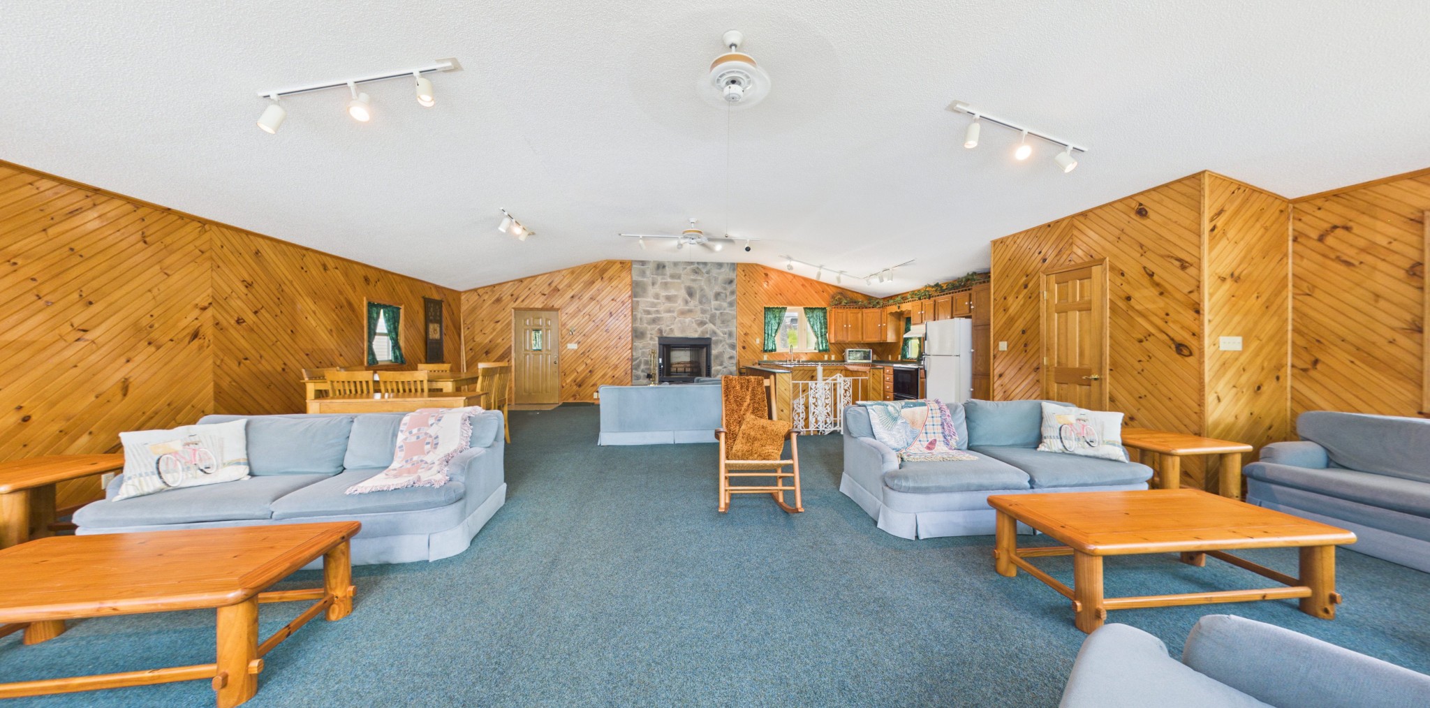 62 Lakeshore Dr
