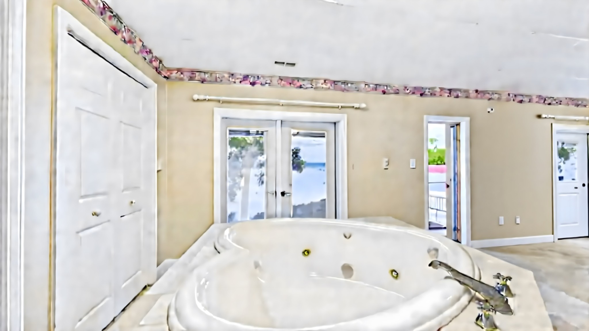 62 Lakeshore Dr