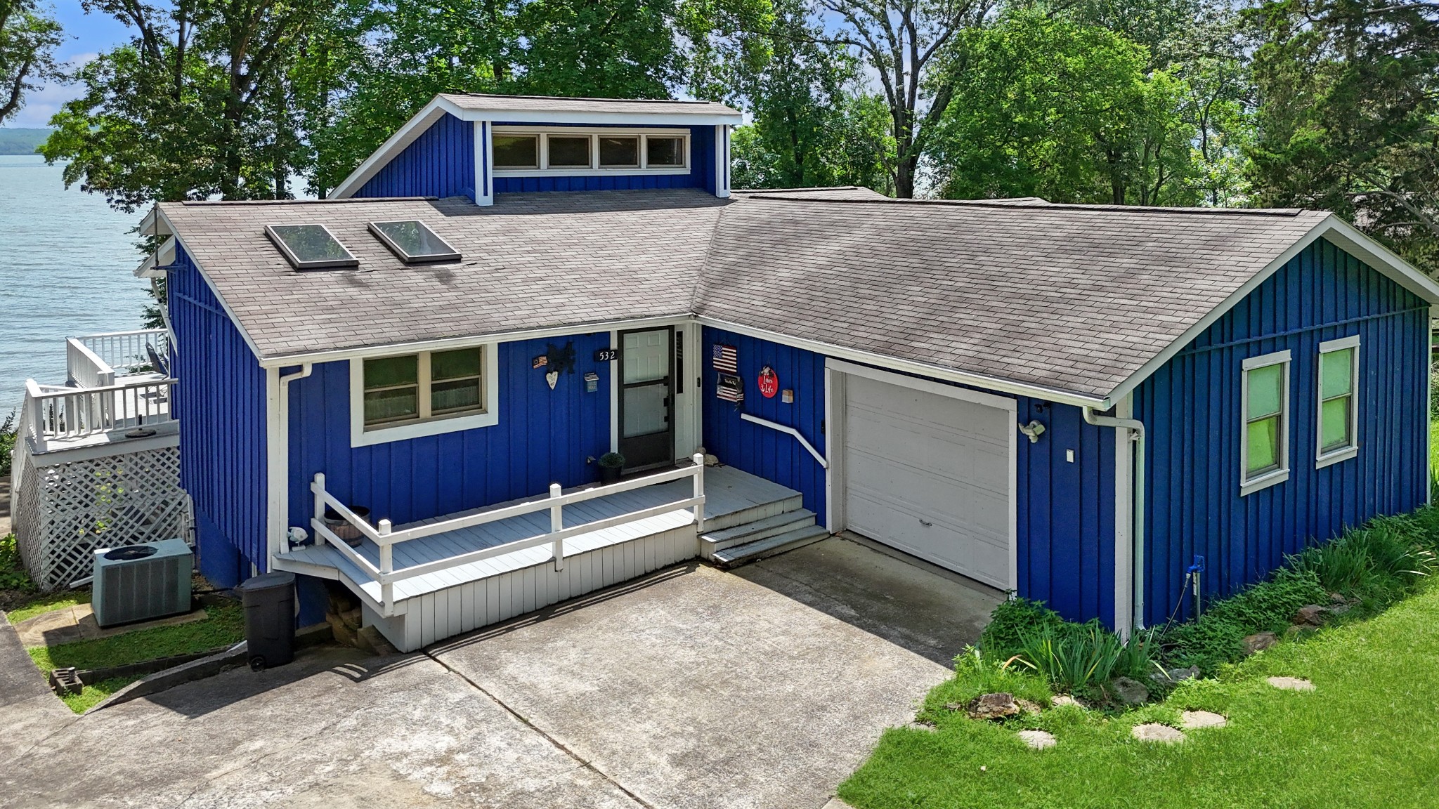 532 Waterway Trl