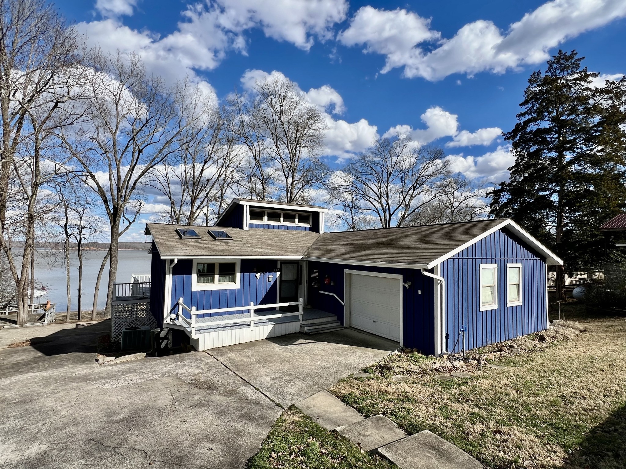532 Waterway Trl