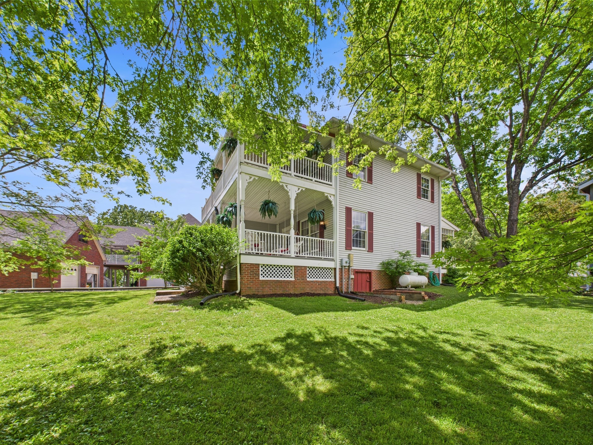 428 Backstrom Hts