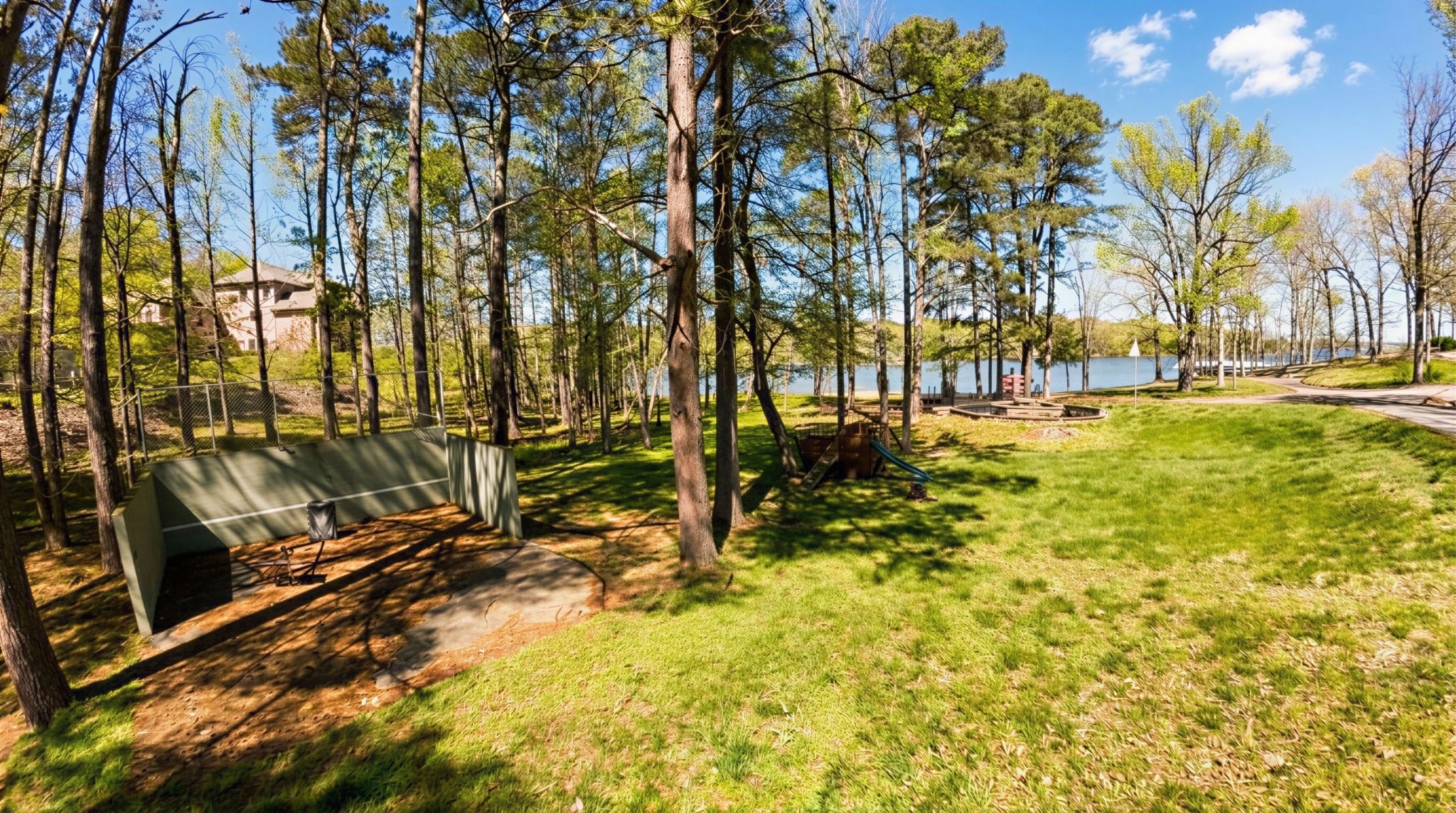 1024 Paradise Dr