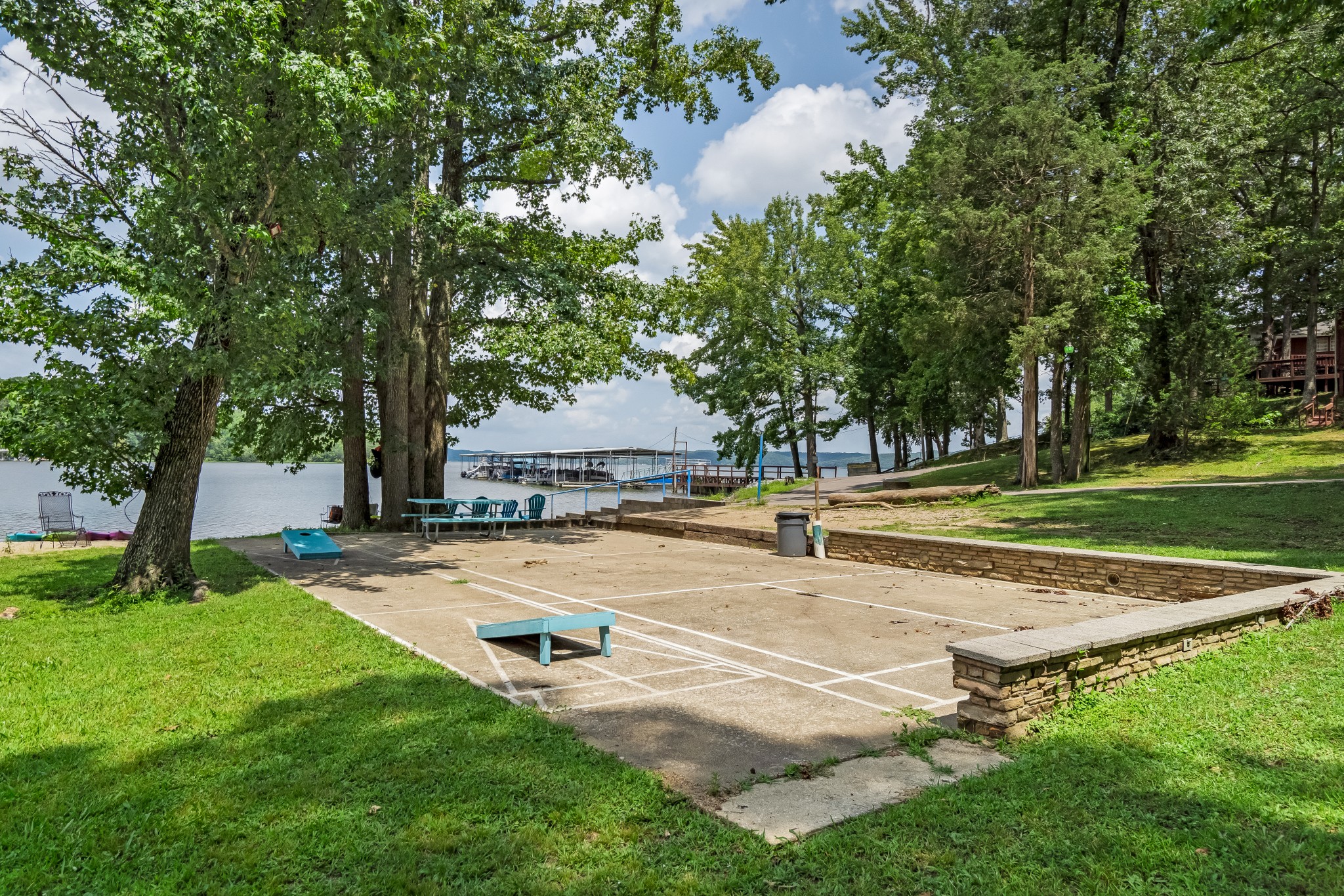 1024 Paradise Dr