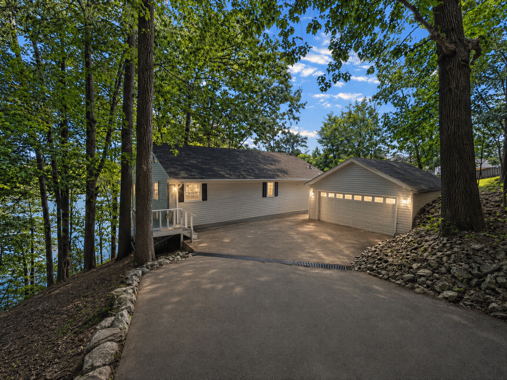 537 Algonquin Rd