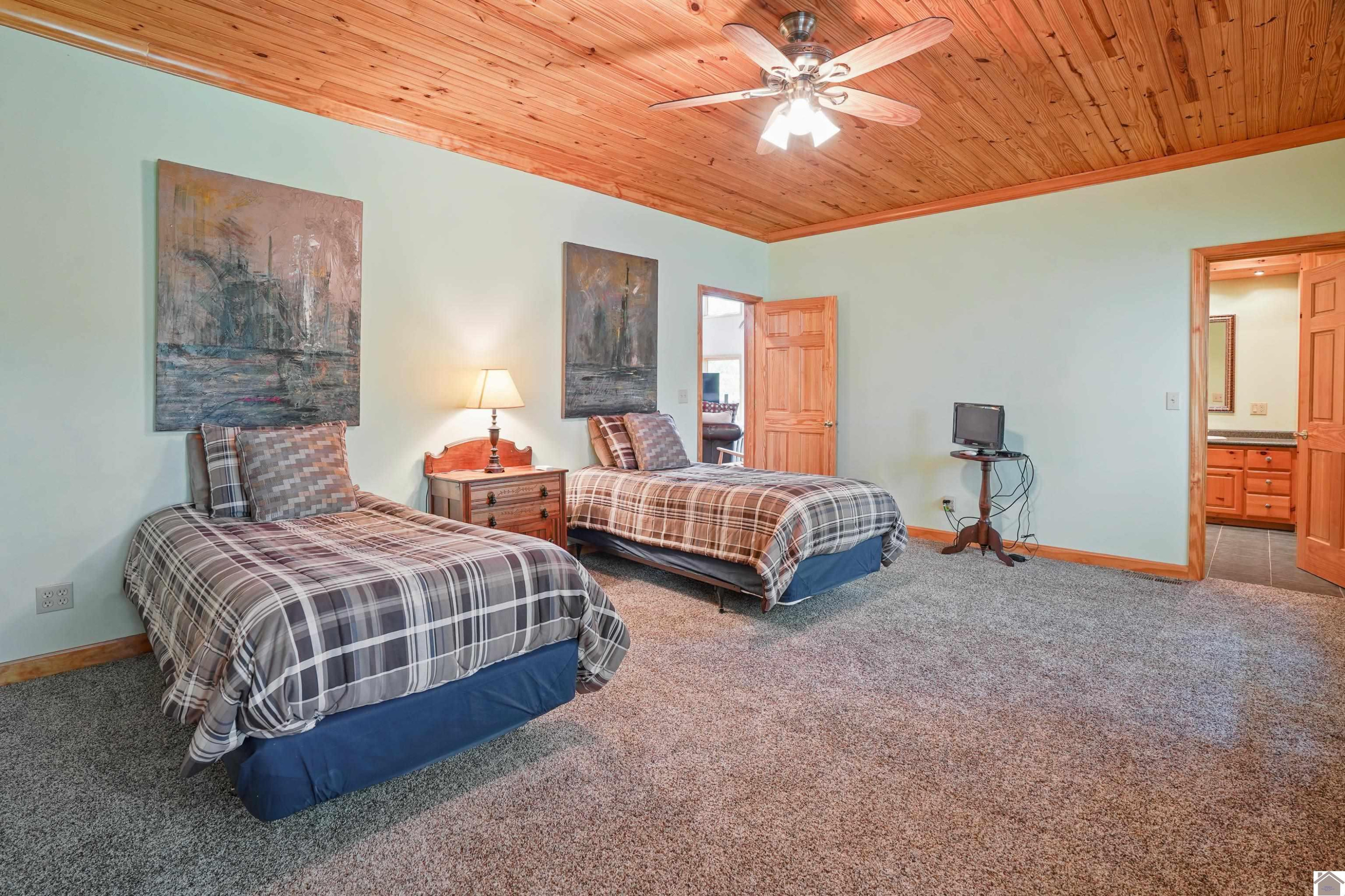 1621 Shoemaker Road Kentucky Lake