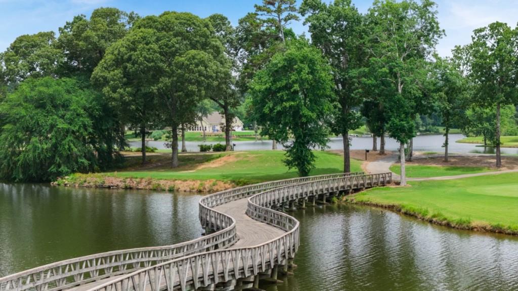 124 Crooked Lake Park