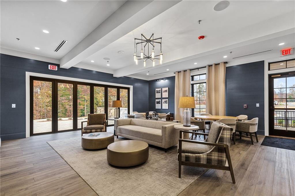 215 Silver Court