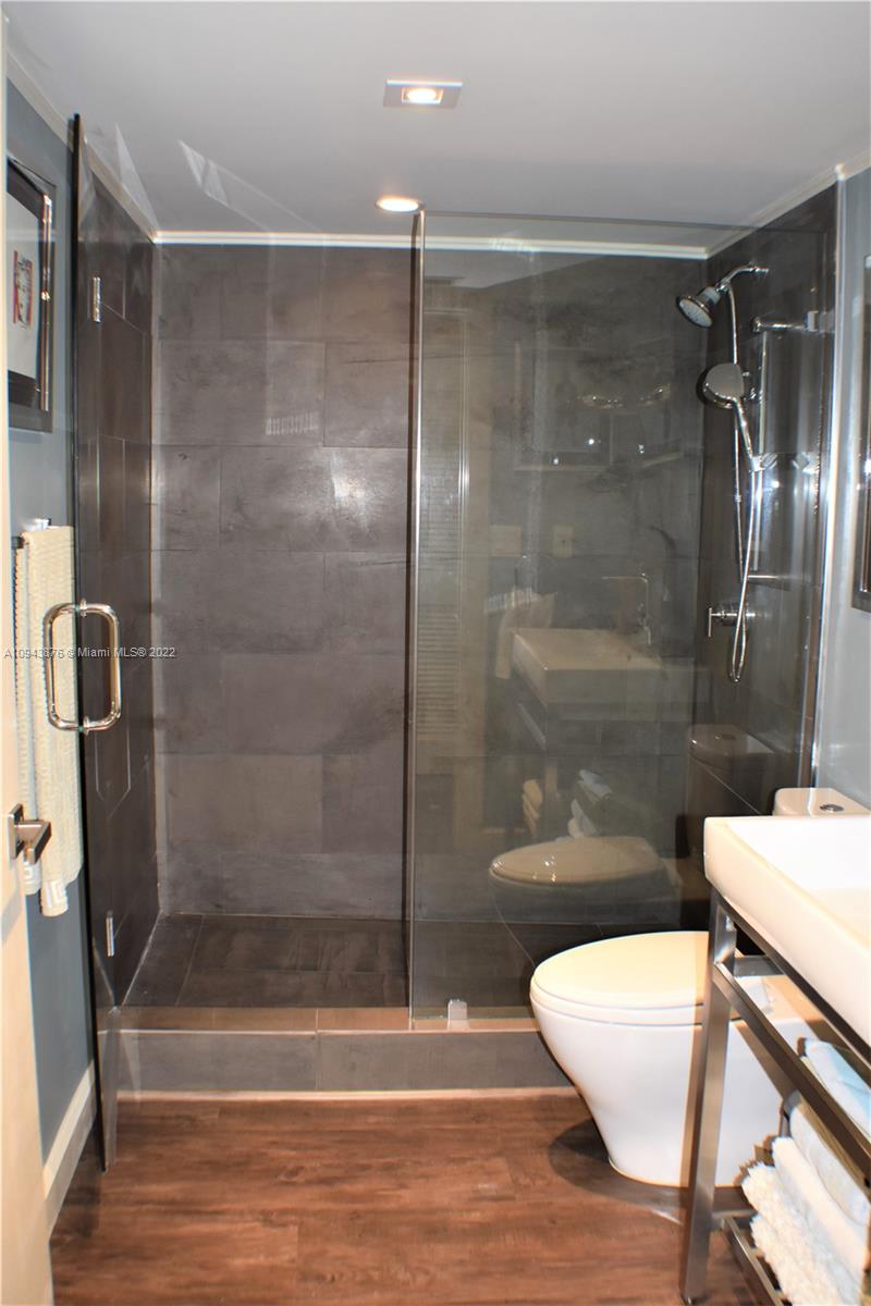 1688 West Ave Unit: 806