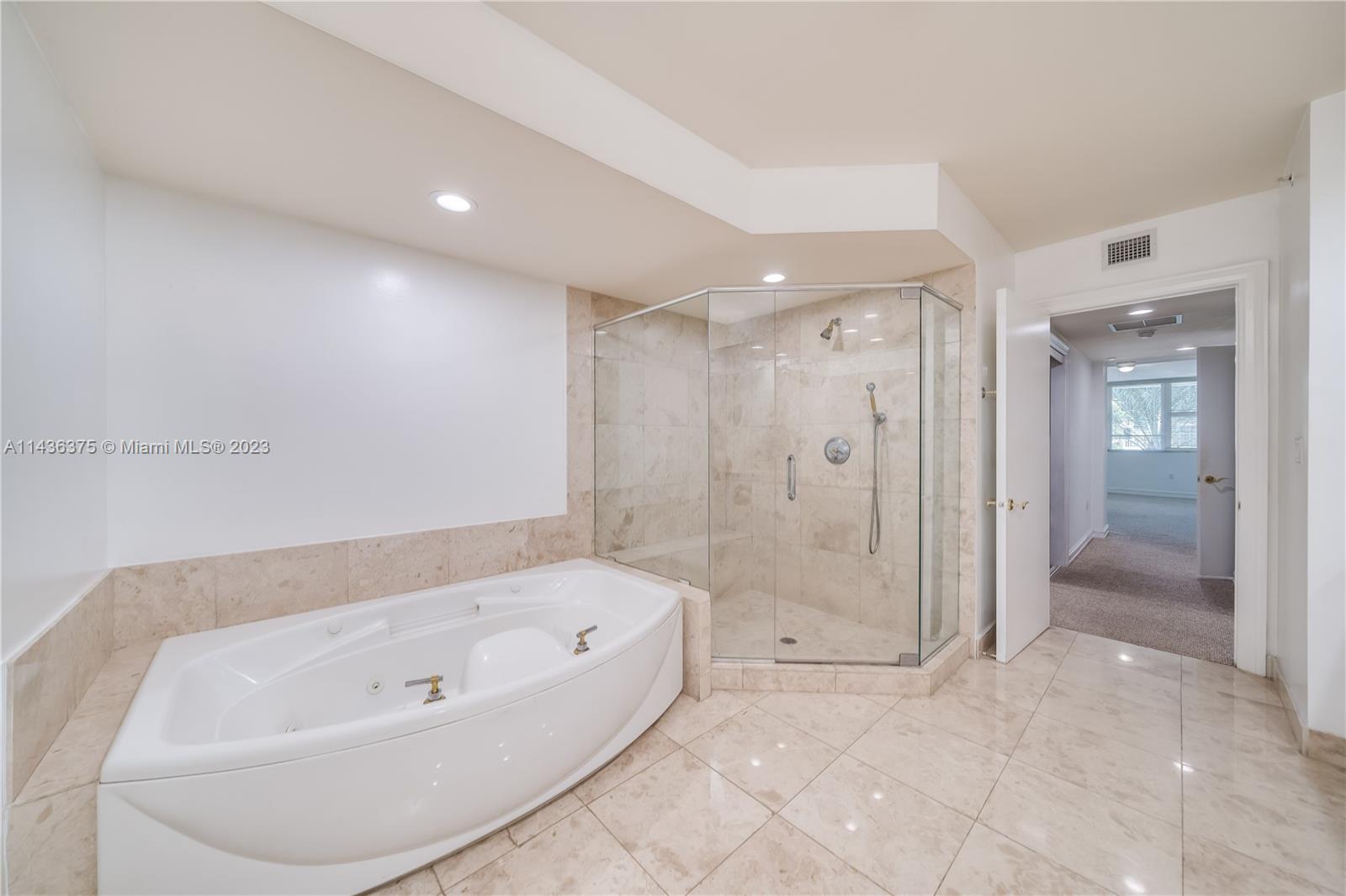 20201 E Country Club Dr Unit: 404