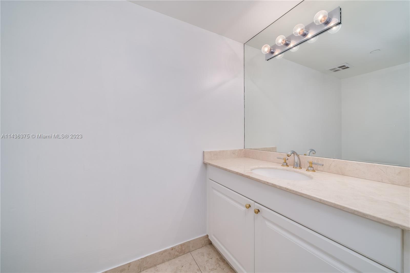 20201 E Country Club Dr Unit: 404