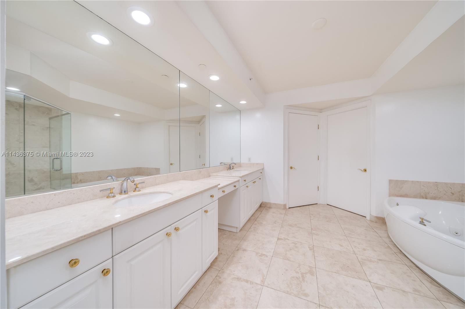20201 E Country Club Dr Unit: 404
