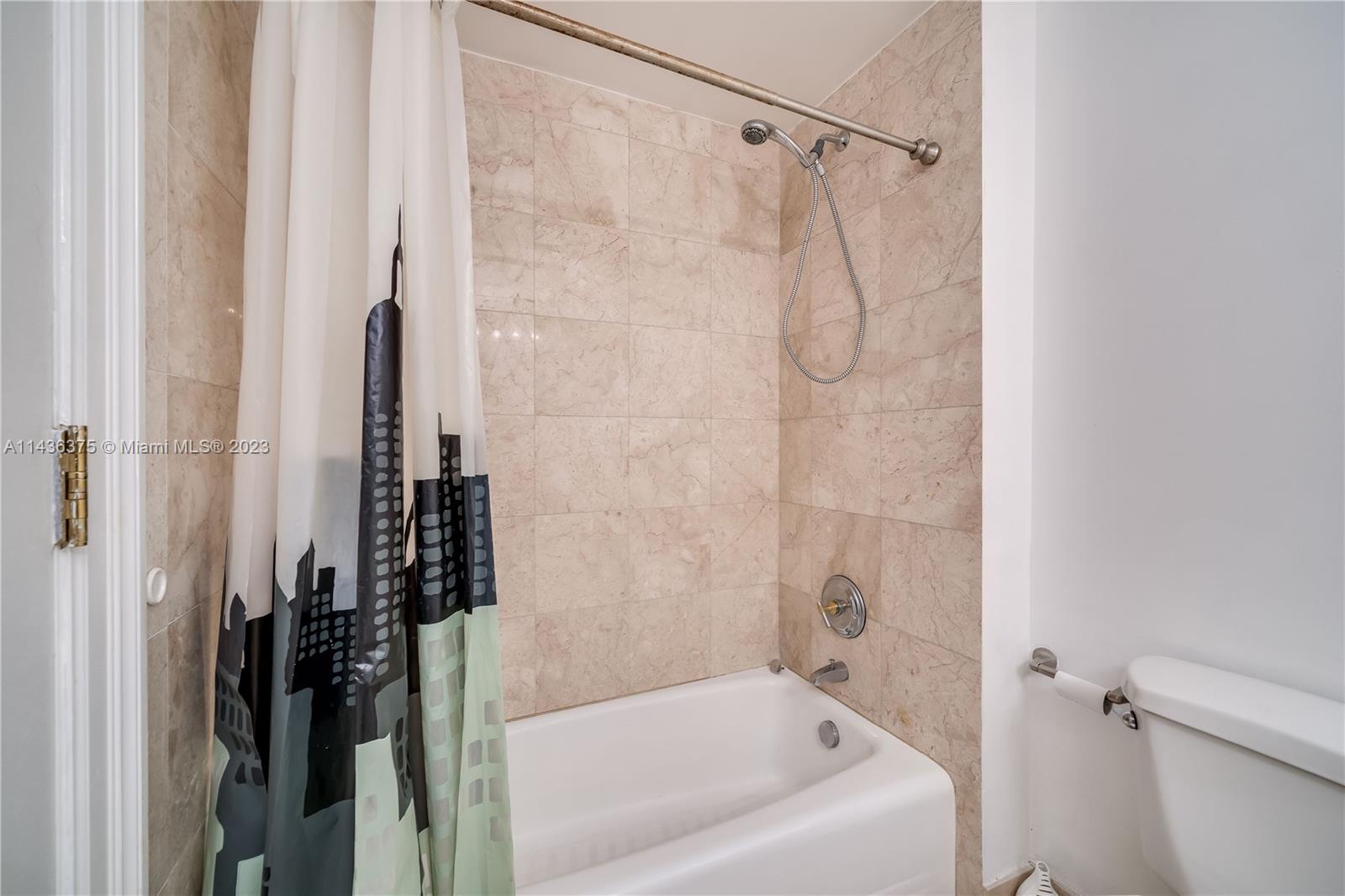 20201 E Country Club Dr Unit: 404