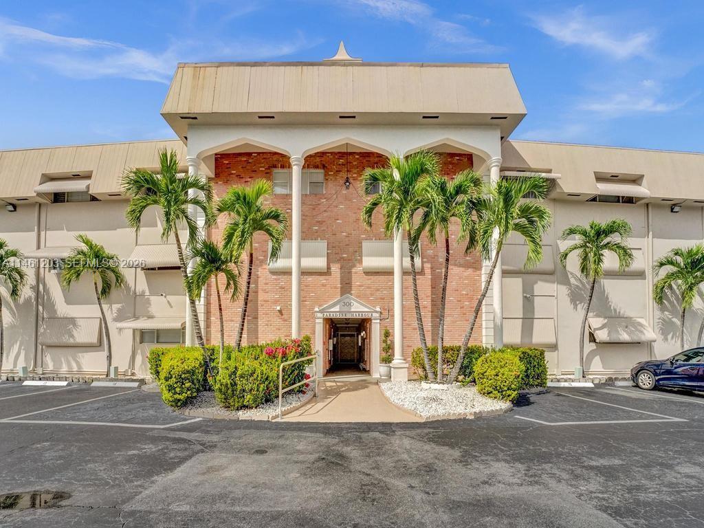 300 Golden Isles Dr Unit: 312