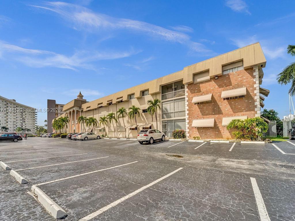 300 Golden Isles Dr Unit: 312