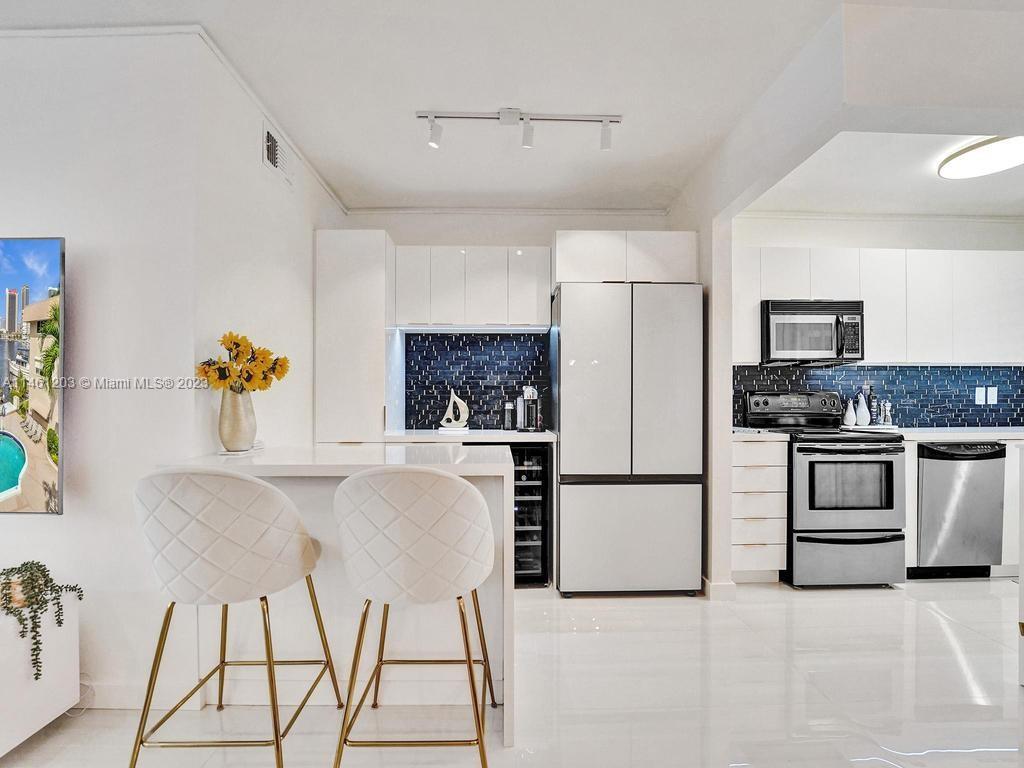 300 Golden Isles Dr Unit: 312