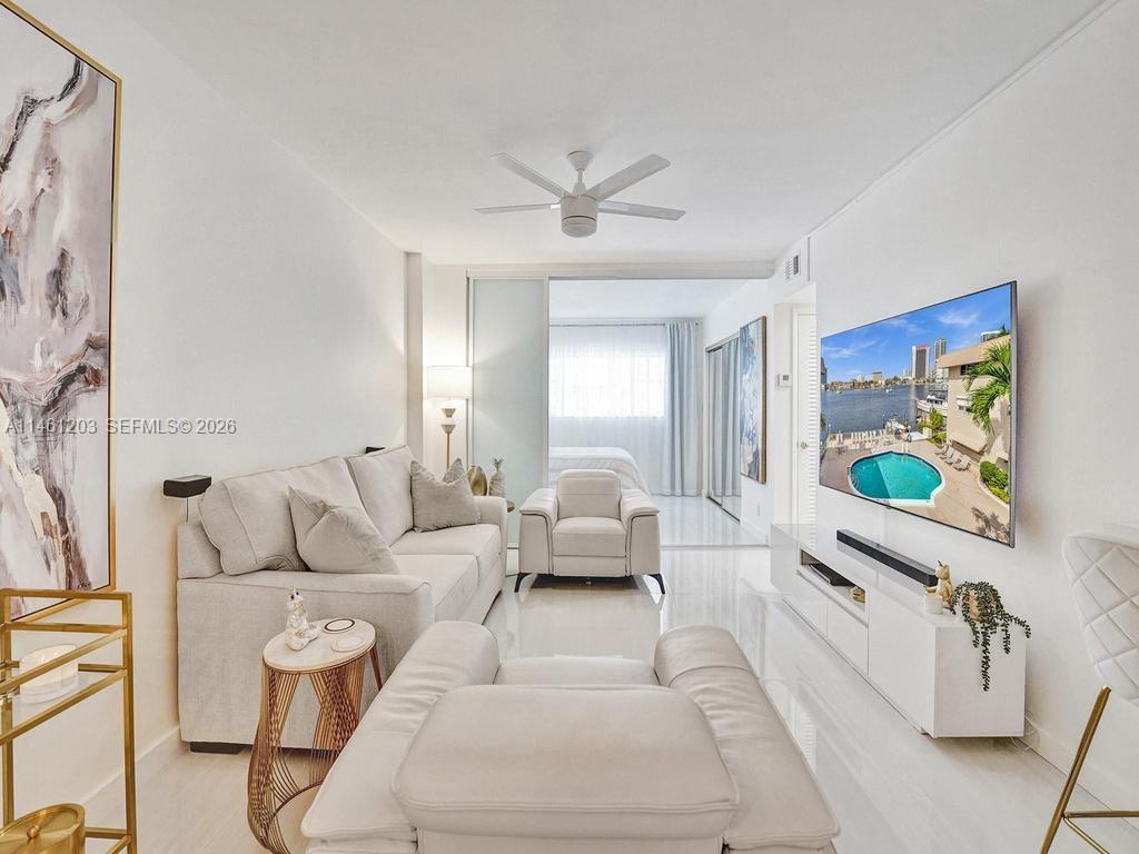300 Golden Isles Dr Unit: 312