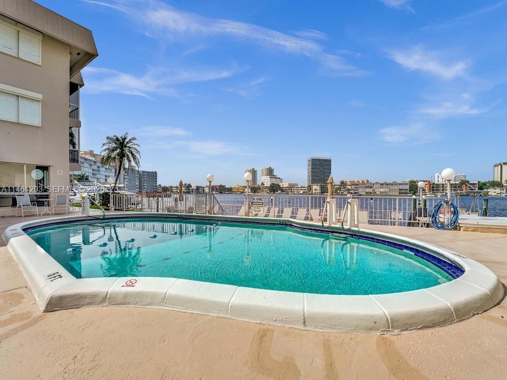 300 Golden Isles Dr Unit: 312