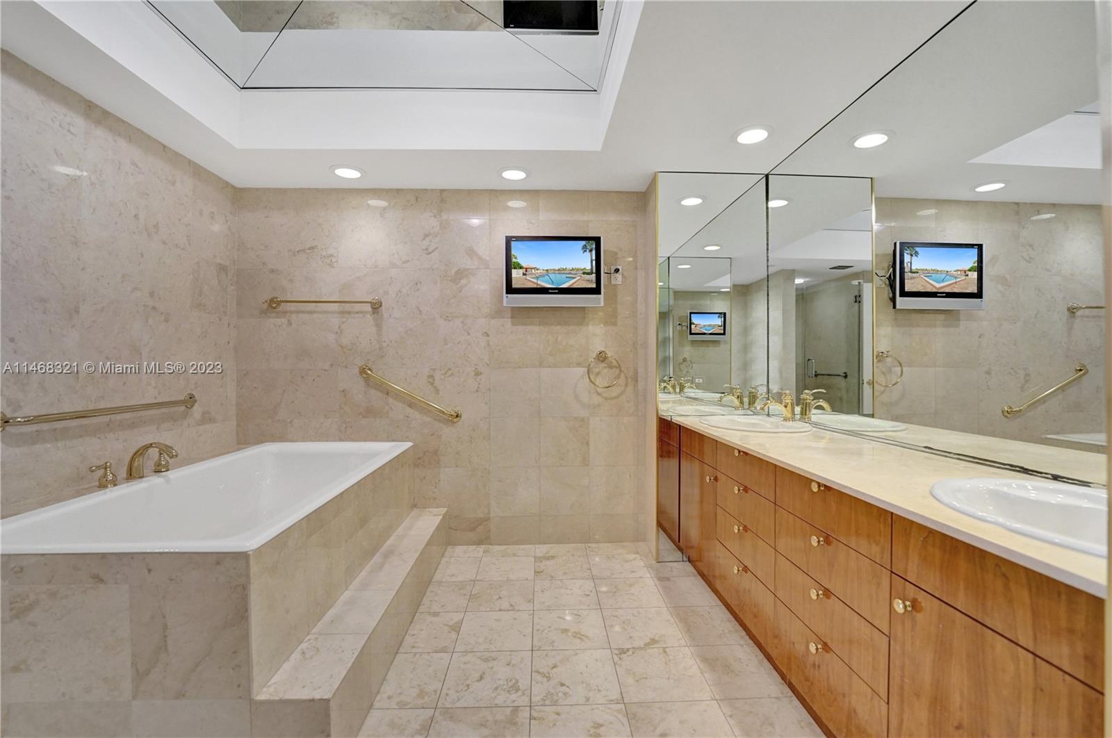 20281 E Country Club Dr Unit: TW7