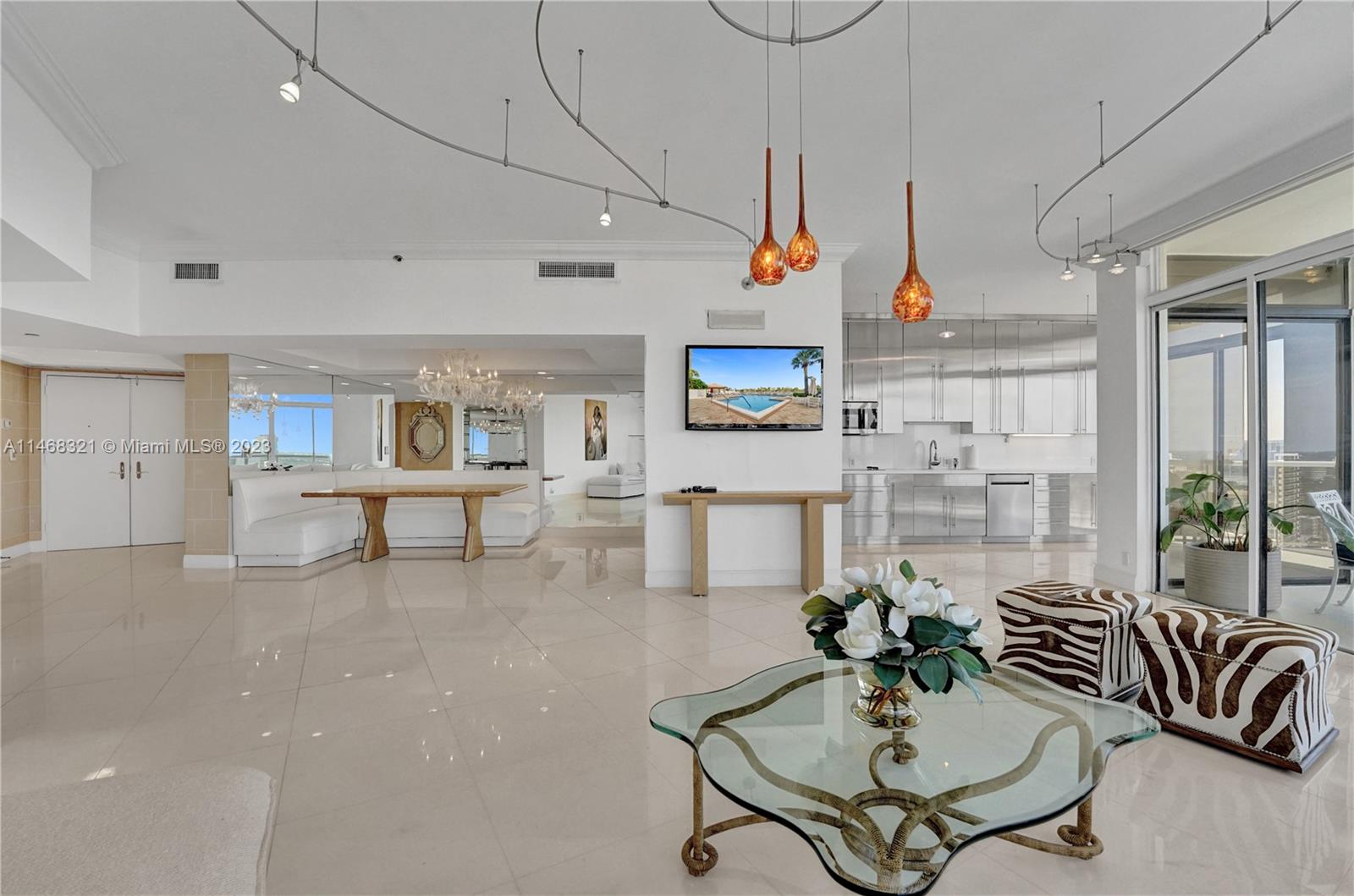 20281 E Country Club Dr Unit: TW7
