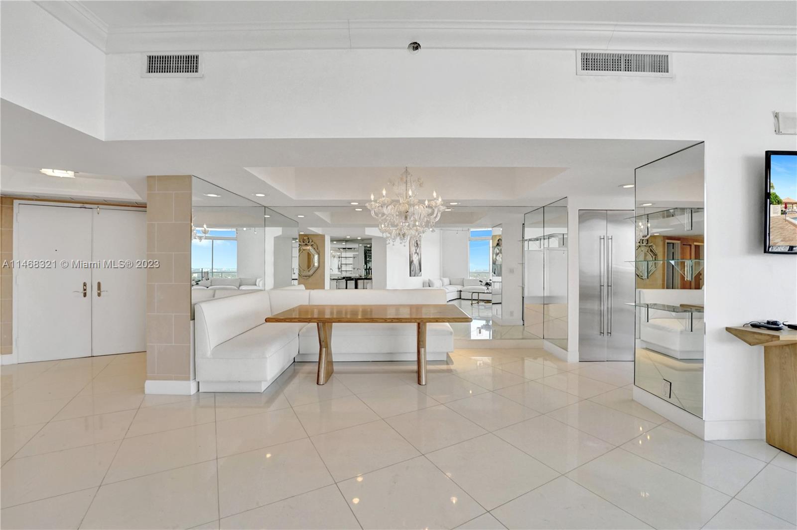 20281 E Country Club Dr Unit: TW7