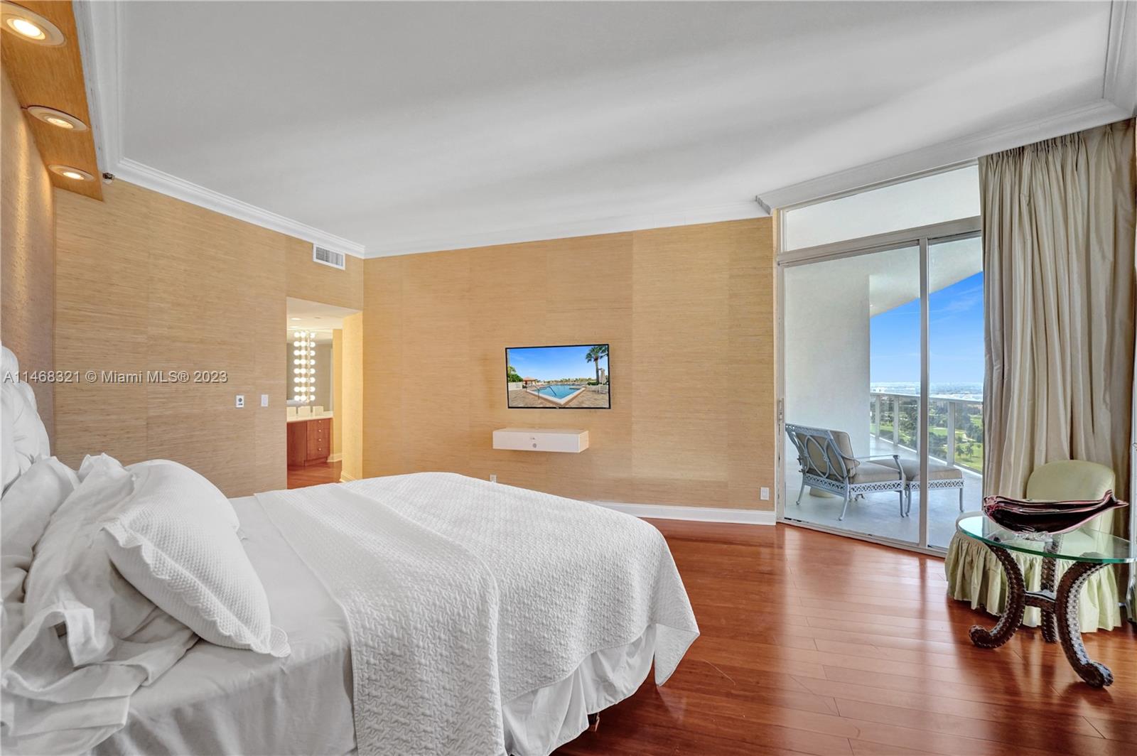 20281 E Country Club Dr Unit: TW7