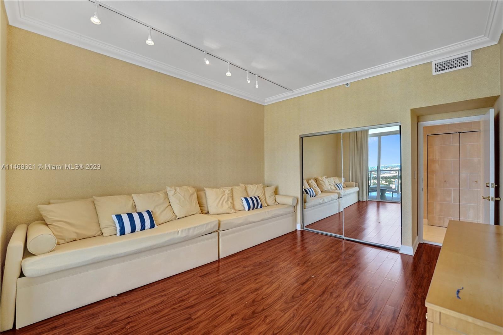 20281 E Country Club Dr Unit: TW7