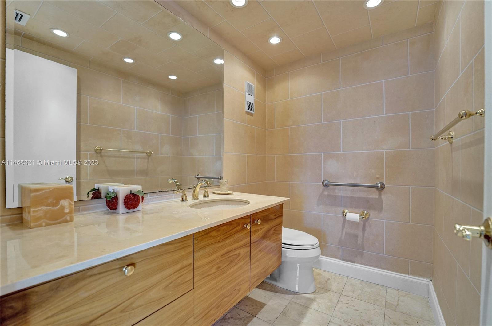 20281 E Country Club Dr Unit: TW7