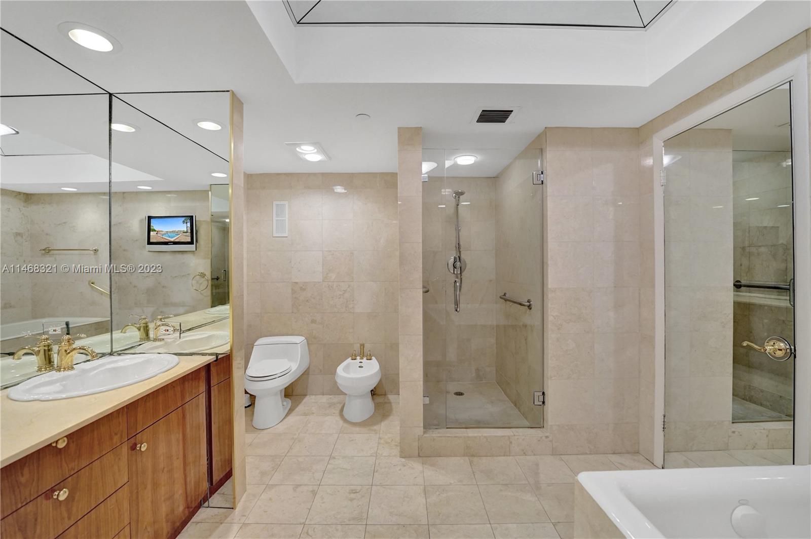 20281 E Country Club Dr Unit: TW7
