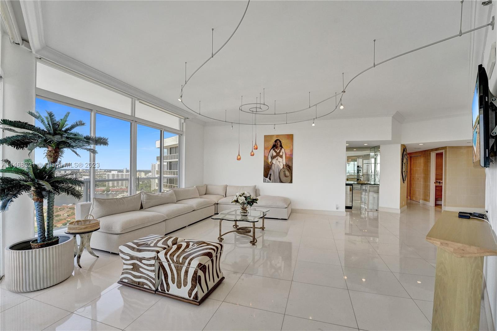20281 E Country Club Dr Unit: TW7
