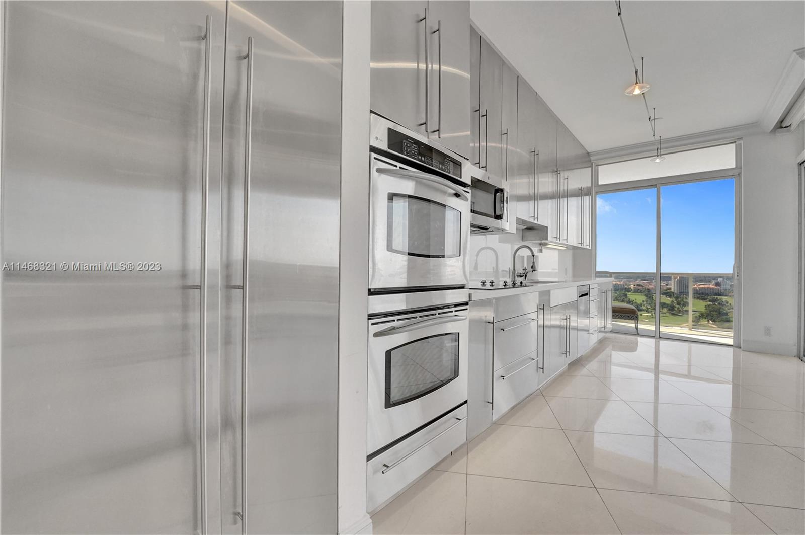 20281 E Country Club Dr Unit: TW7