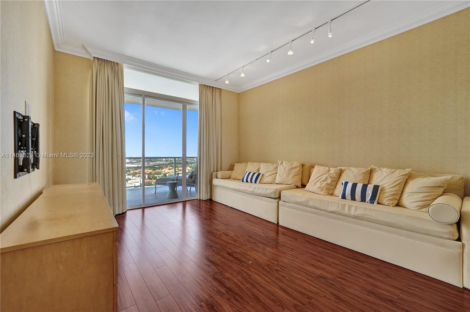 20281 E Country Club Dr Unit: TW7