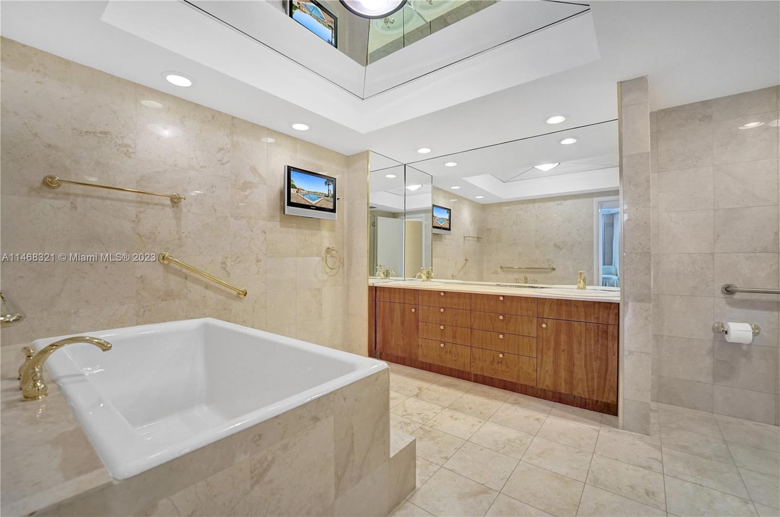 20281 E Country Club Dr Unit: TW7