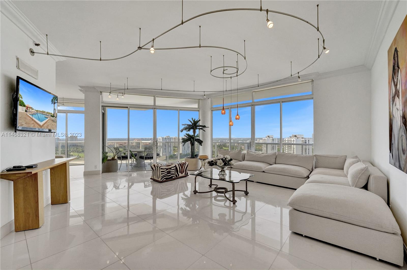 20281 E Country Club Dr Unit: TW7