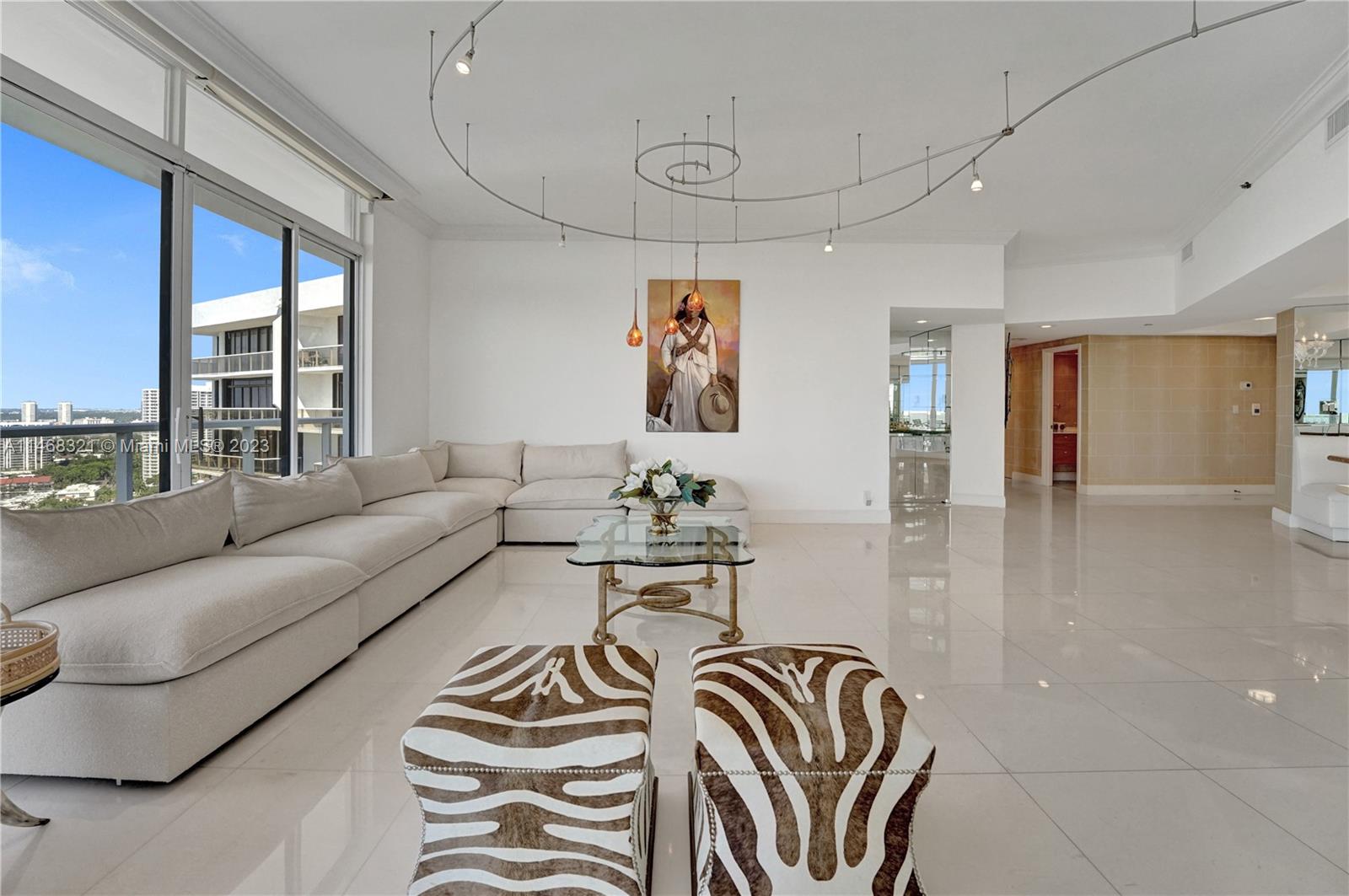 20281 E Country Club Dr Unit: TW7