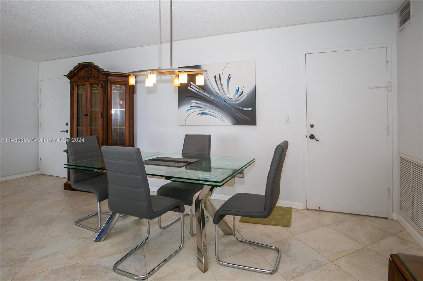 137 Golden Isles Dr Unit: 810