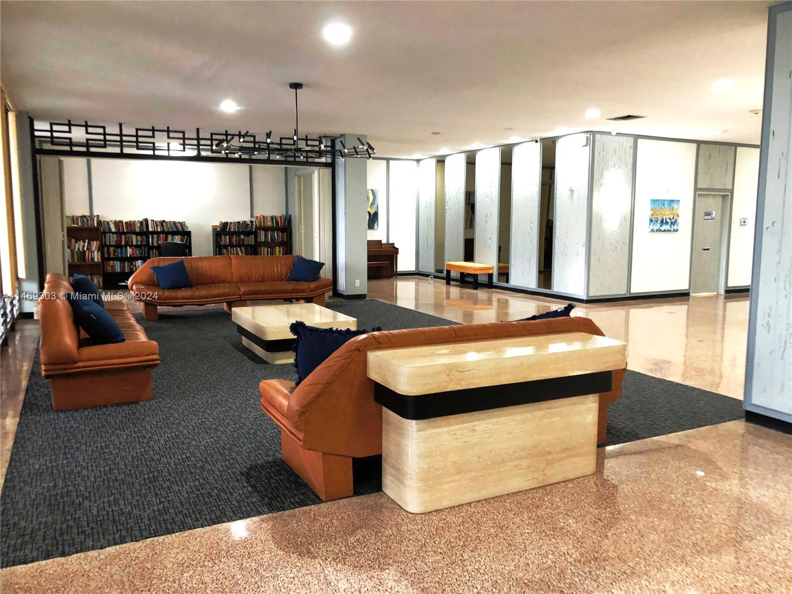 137 Golden Isles Dr Unit: 810
