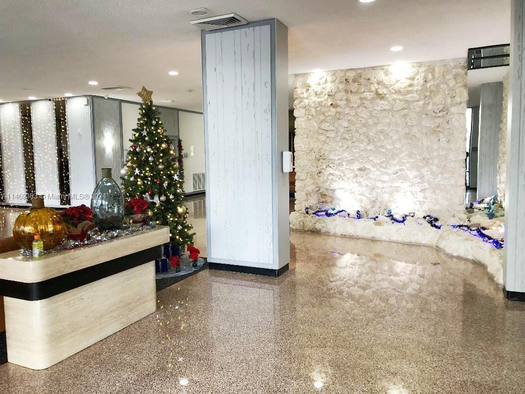 137 Golden Isles Dr Unit: 810