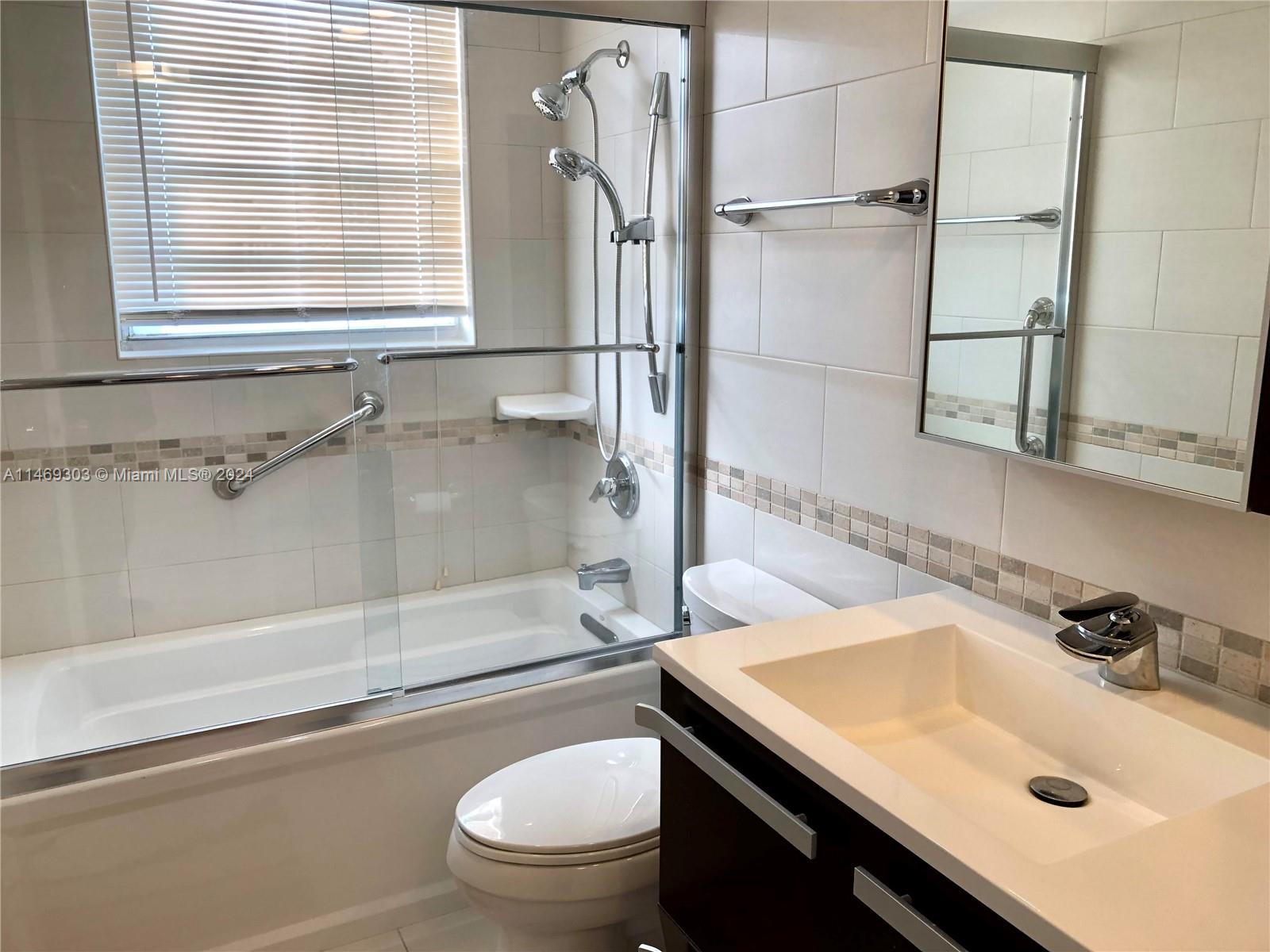 137 Golden Isles Dr Unit: 810