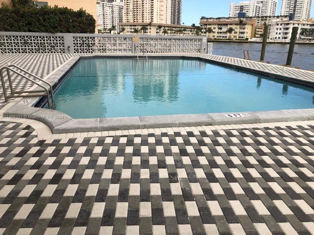 137 Golden Isles Dr Unit: 810