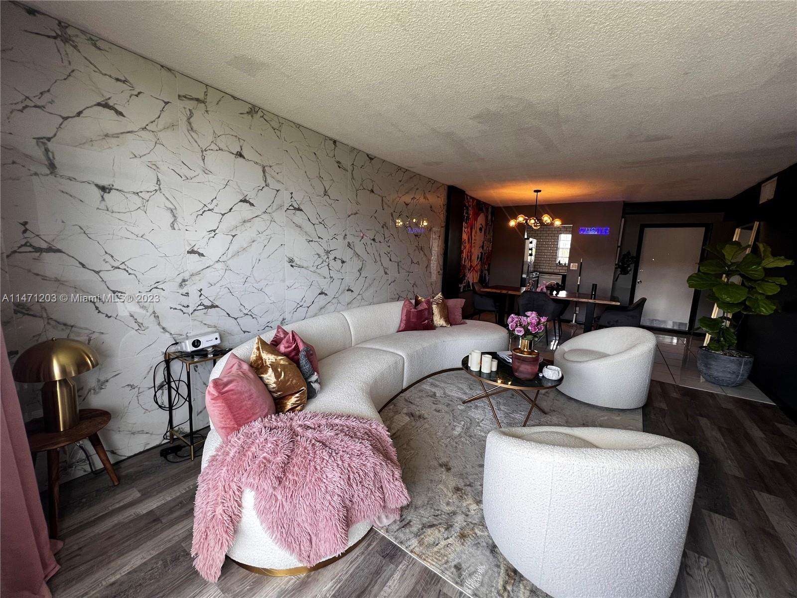 4320 Washington St Unit: 317