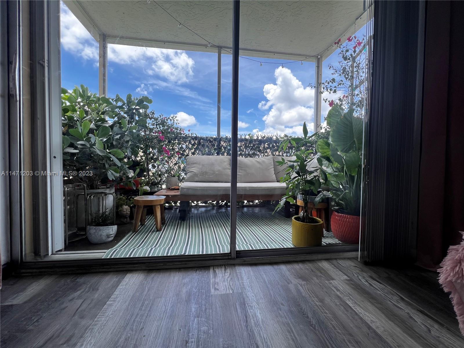 4320 Washington St Unit: 317