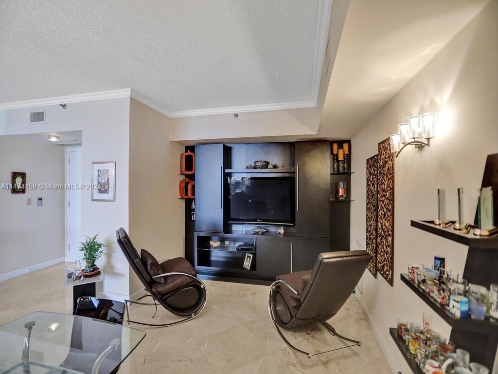 20281 E Country Club Dr Unit: 2010
