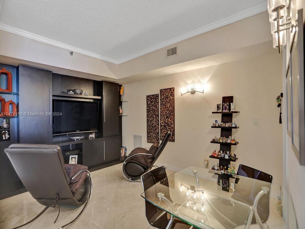 20281 E Country Club Dr Unit: 2010
