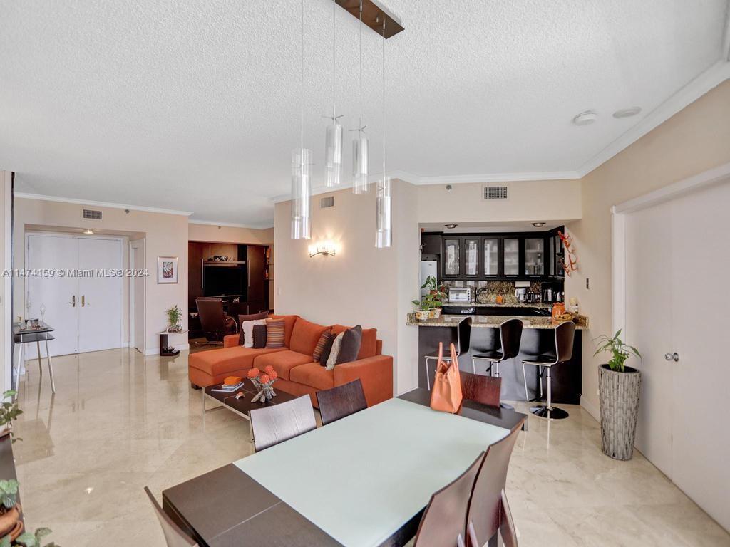 20281 E Country Club Dr Unit: 2010