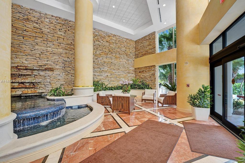 20281 E Country Club Dr Unit: 2010