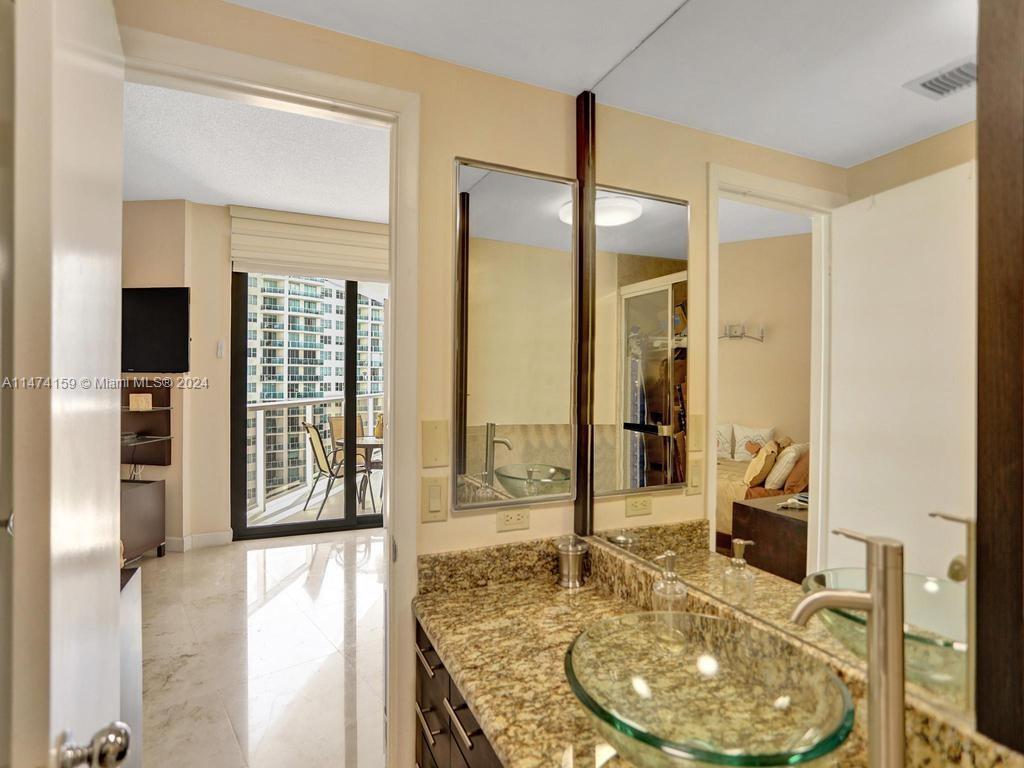 20281 E Country Club Dr Unit: 2010