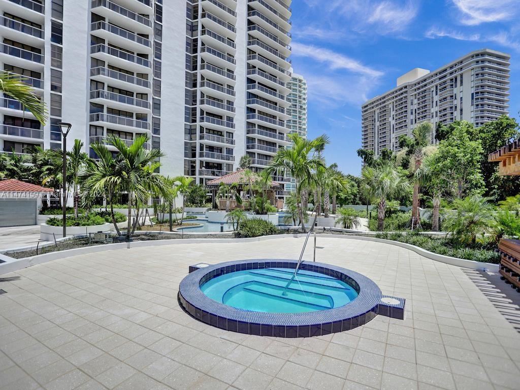 20281 E Country Club Dr Unit: 2010